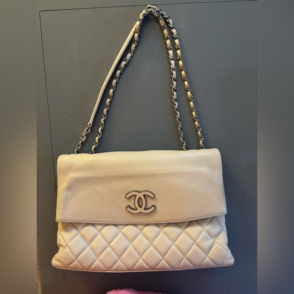 Chanel Authentic Hamptons Foldover Flap Bag Quilted Calfskin Tan Cream - Picture 11 of 14